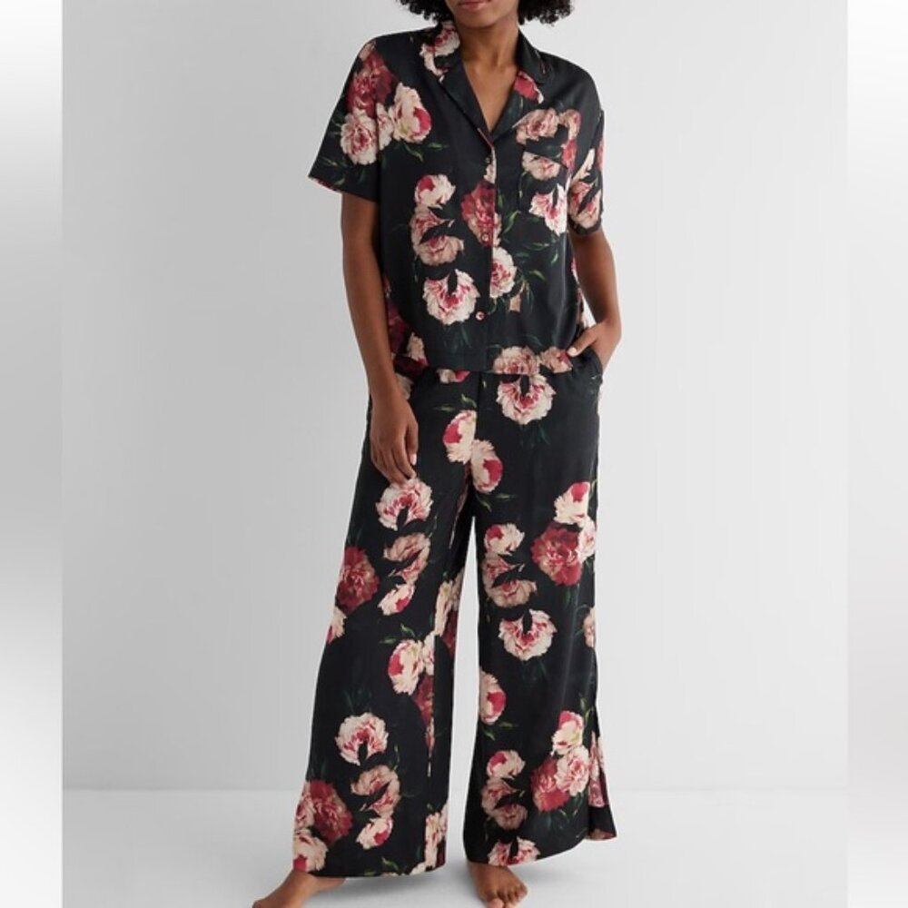 🆕 NWT Express Satin Pajama Set, Size Medium, Floral on Black